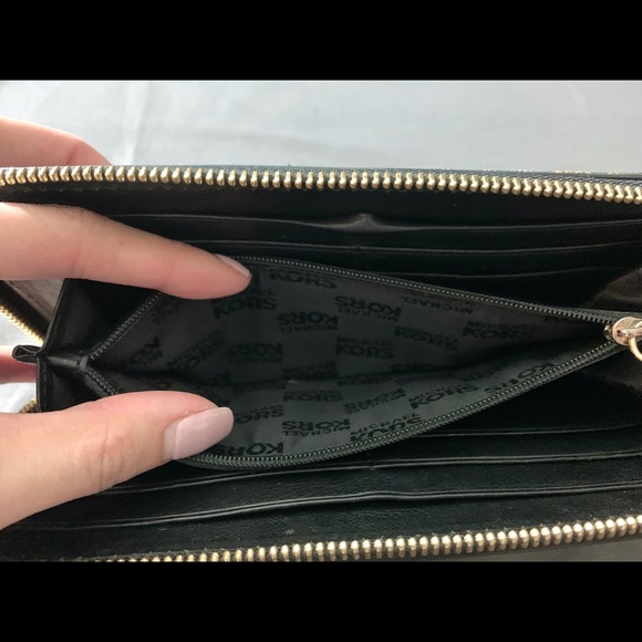 Michael Kors wallet - Picture 4 of 10